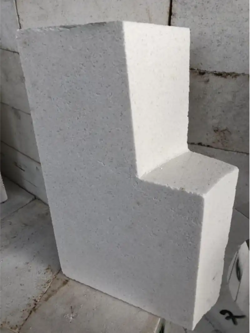What Temperature Can Corundum Mullite Brick For Lime Kiln Withstand?